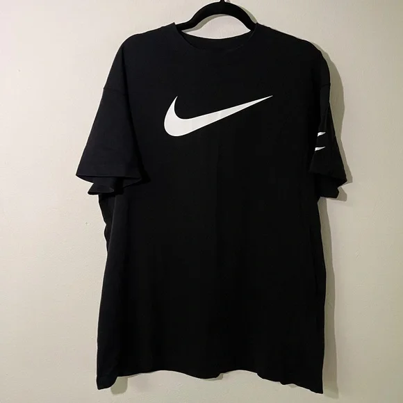 open lace back dress Women's Nike Sportswear Essential Oversized T-Shirt – Hush Life Boutique main image 0
